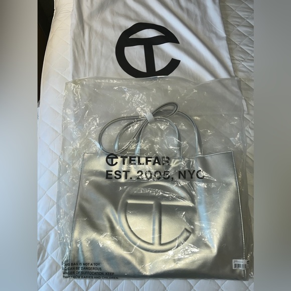 SILVER TELFAR BAG - LARGE - Picture 4 of 5